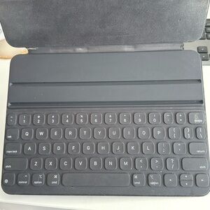 iPad Smart Keyboard Folio (1st gen) 11 inch